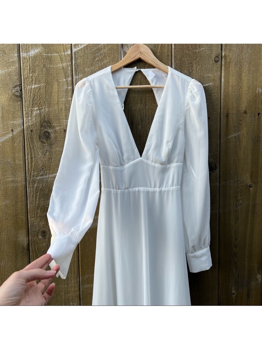 White Long Sleeve Backless Chiffon Maxi Dress 🌿 - Picture 2 of 8